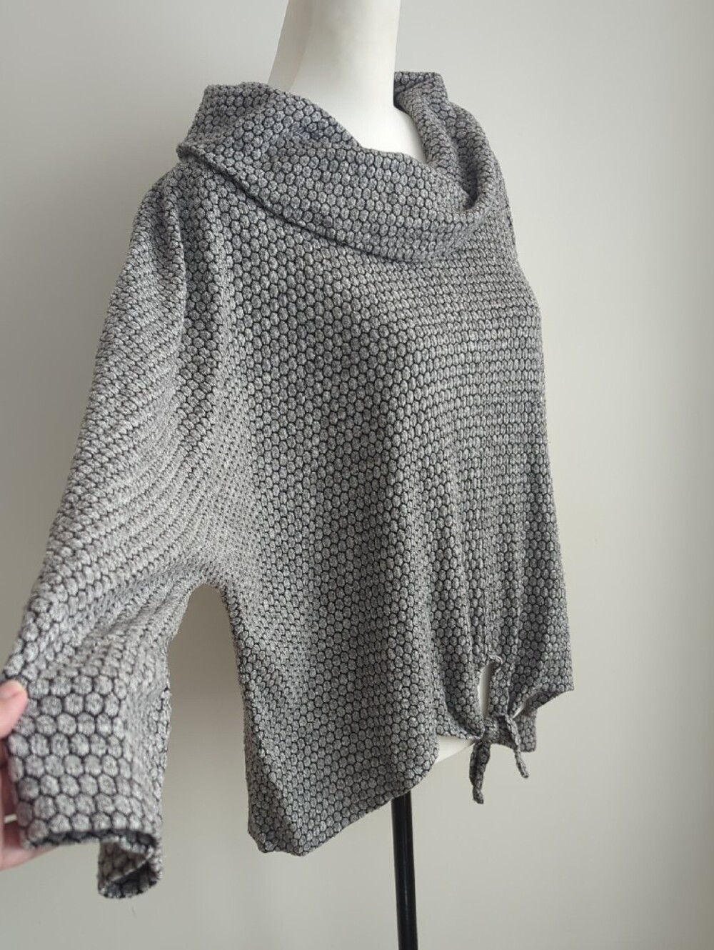 By & By Lightweight Cowl Neck Grey Honeycomb Knit Dolman Tie-Front Sweater XXL - Picture 1 of 8